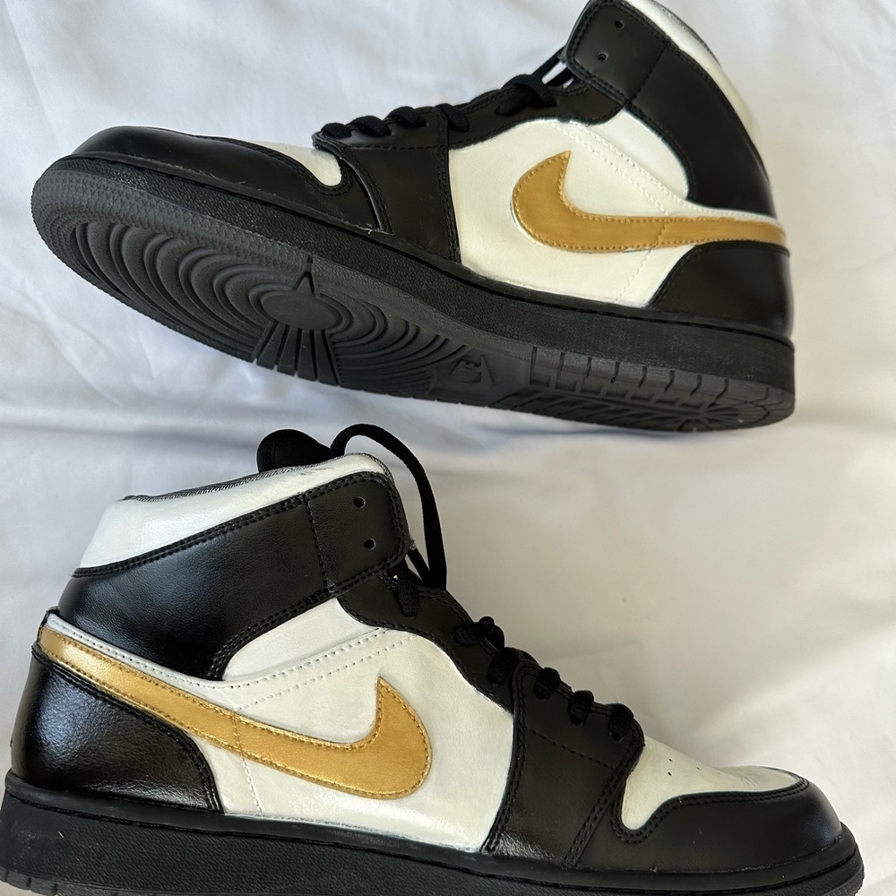 NIKE AIR JORDAN CUSTOM PAINTED MENS SNEAKERS - Picture 8 of 8